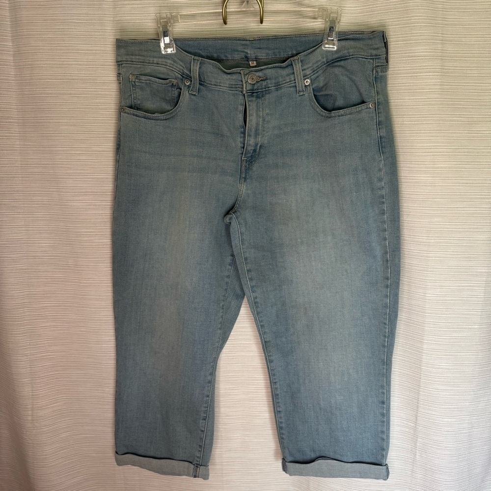 Levi's Women's Cropped Jeans in Light Blue